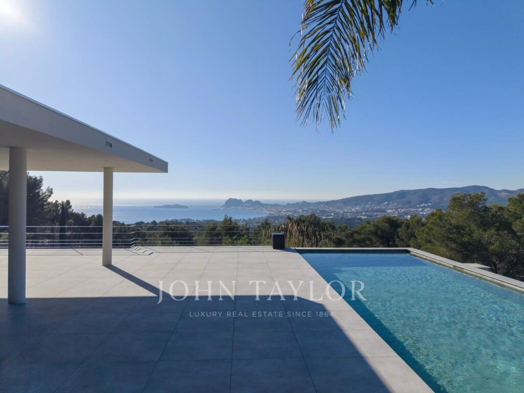 Main image of property: Provence-Alps-Cote d`Azur, Bouches-du-Rhône, La Ciotat