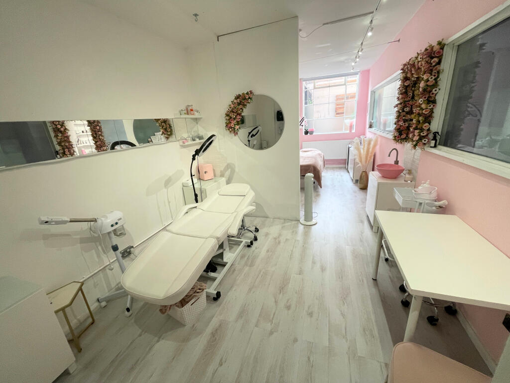 Large Beauty Room