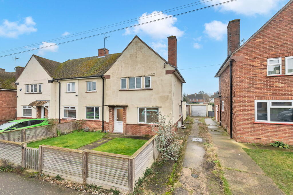 3-bed semi-detached on Ambury Hill,Huntingdon,PE29 1JQ, £310,000