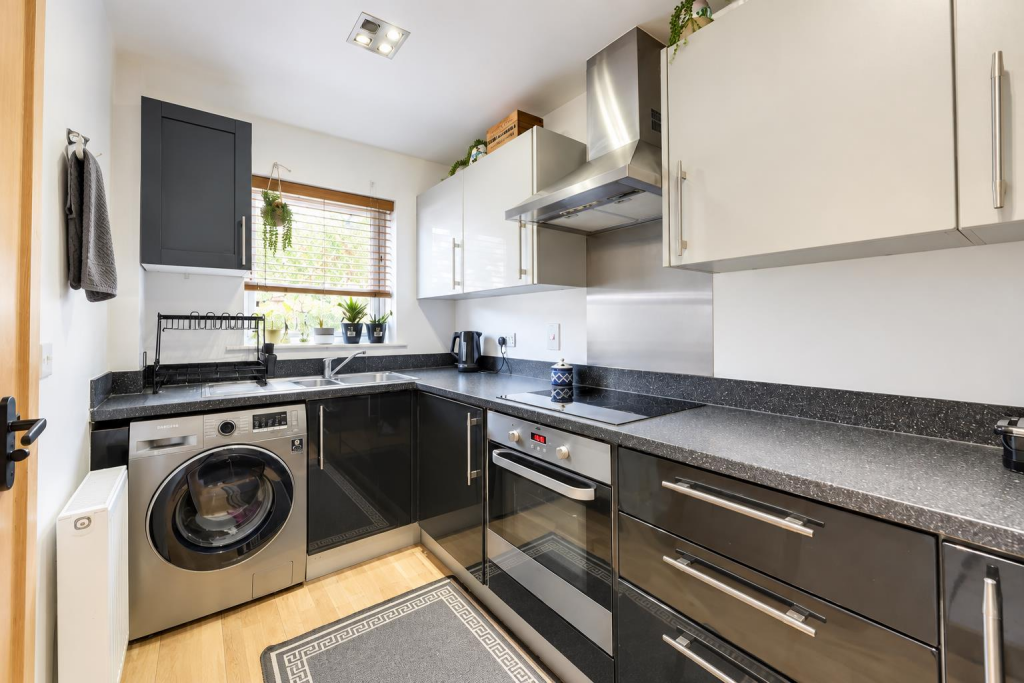 House in Grays, Badgers Dene, Little Thurrock - View 4