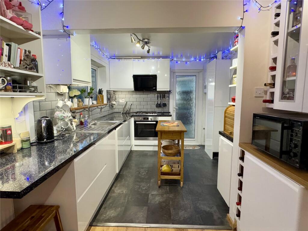 Fairway Rise, Chard, Somerset, TA20 photo 2