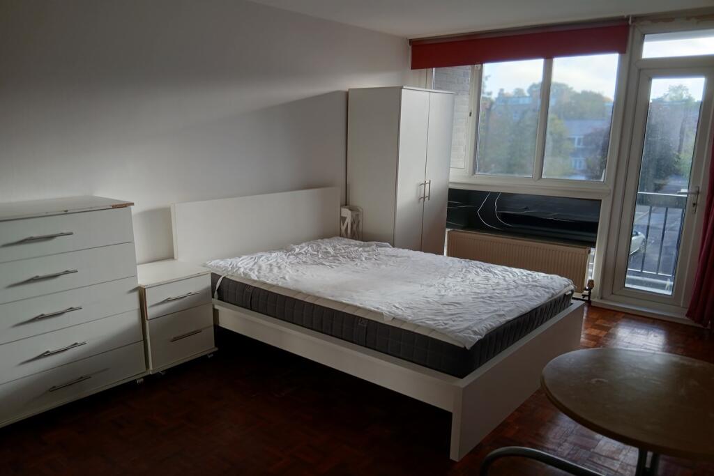 Apartment in London - More