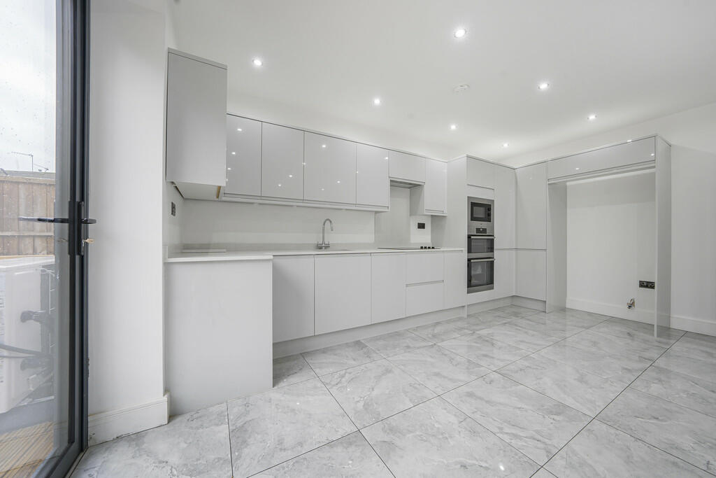 House in Southall - View 4