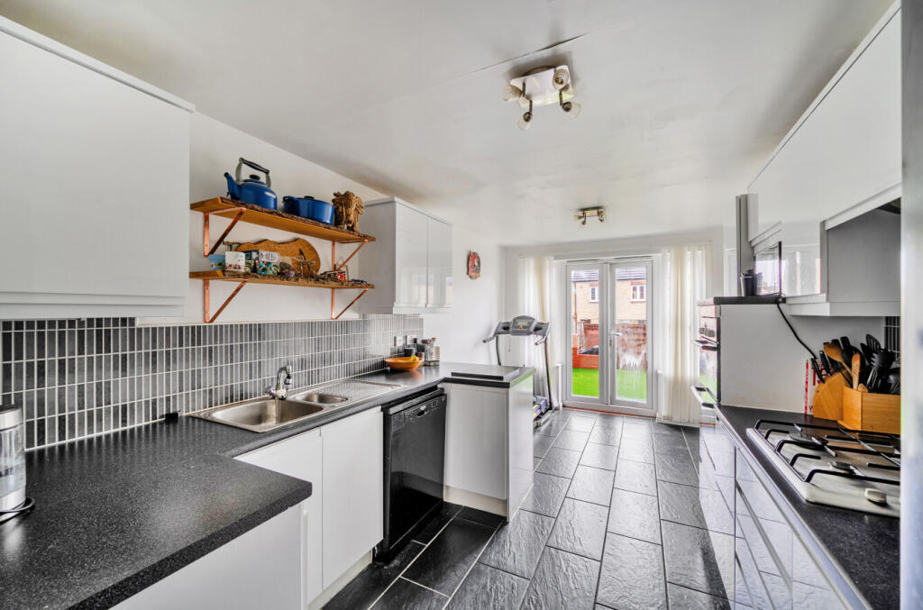 House in Blunsdon St Andrew, Taw Hill, Haydon Wick - View 4