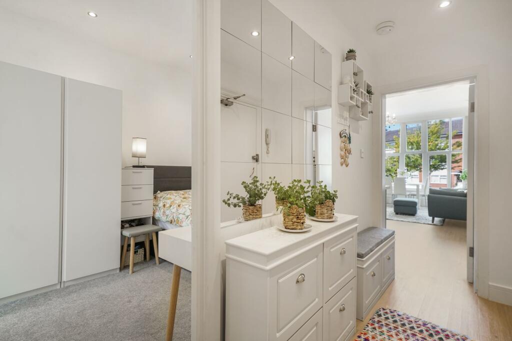 Apartment in London - View 4