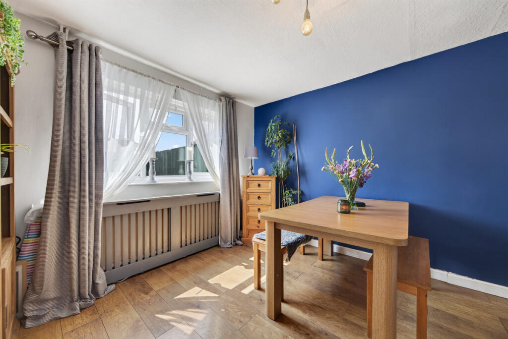 Lynton Grove, Corby, NN18 - More