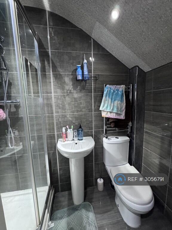 6 bedroom detached house for rent