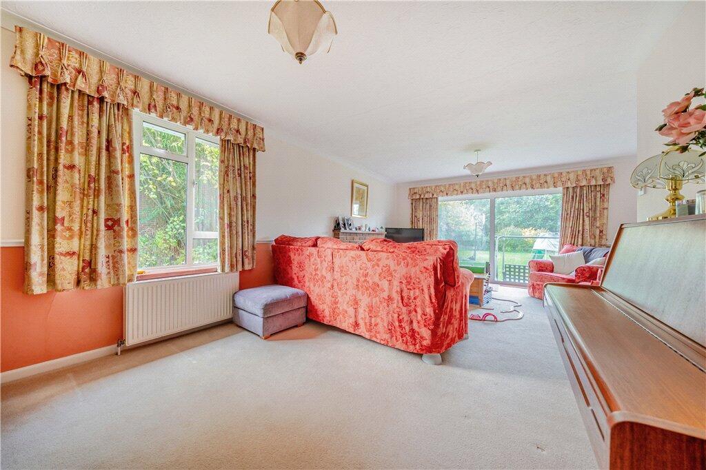 Hamdown Crescent, East Wellow, Romsey, Hampshire photo 3