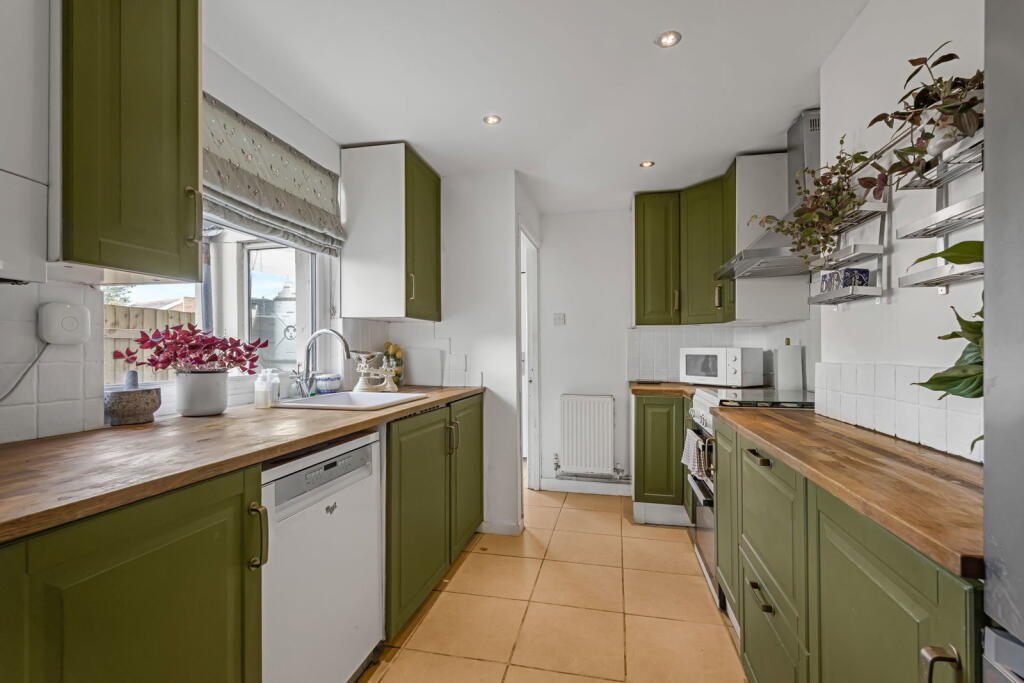 House in Gloucester - View 4