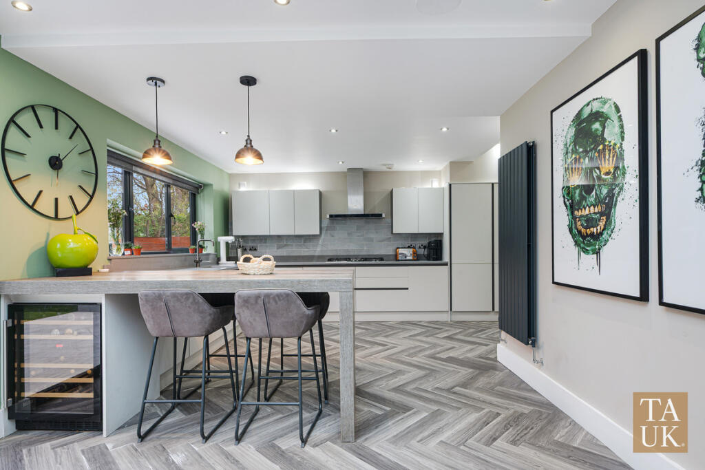 House in Sefton, Great Crosby - More
