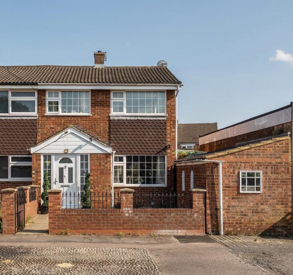 3-bed terraced on Rosedale Way, Kempston, Bedford, MK42, £325,000