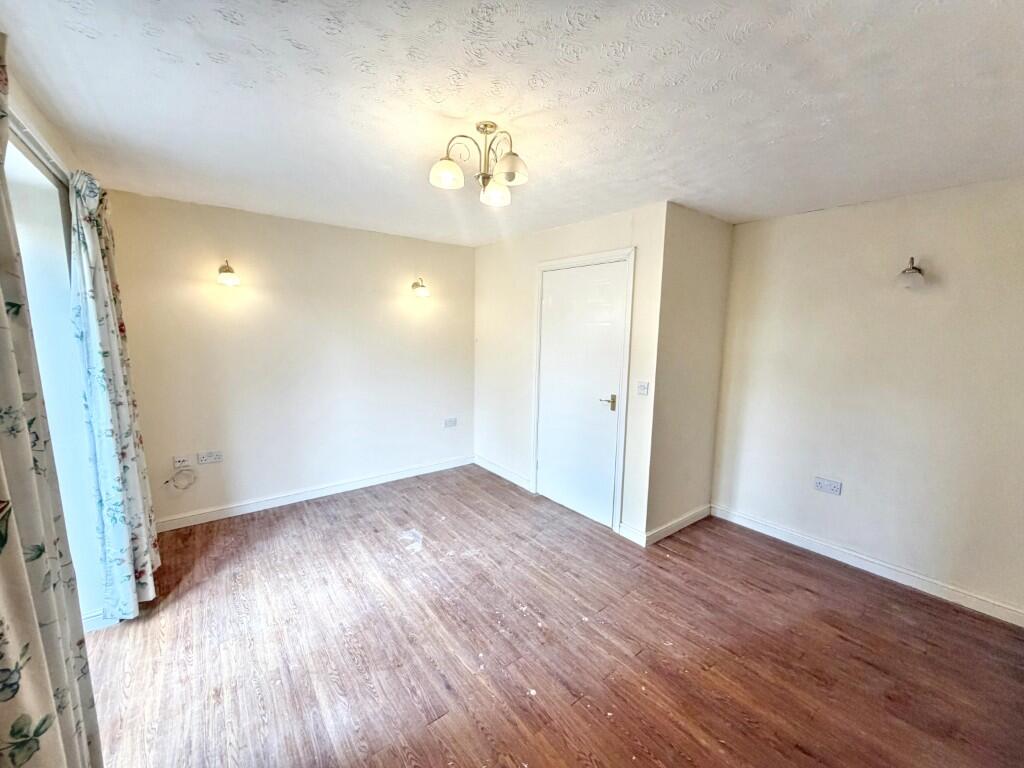 House in Newport - View 5