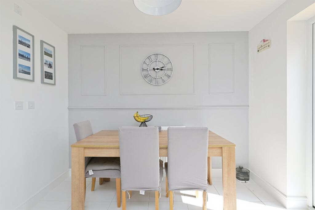 House in Northampton, Overstone - More