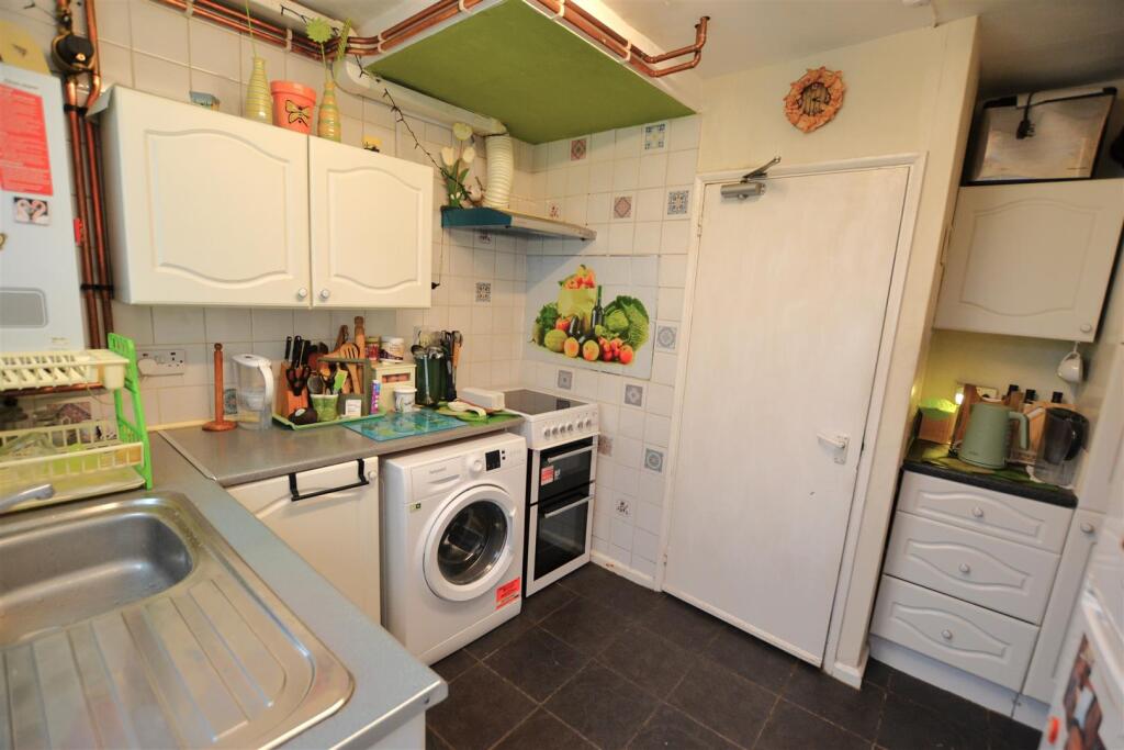 Apartment in Hatfield, Oxlease - More