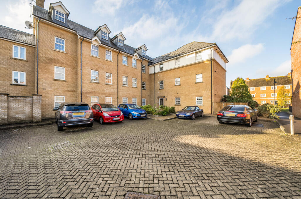 Eastbury Way, Redhouse, Swindon, SN25 photo 2