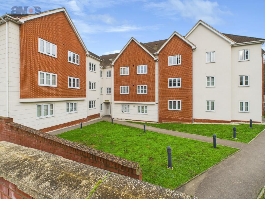 3-bed flat on Manna Heights, London Road, Benfleet, Essex, £295,000
