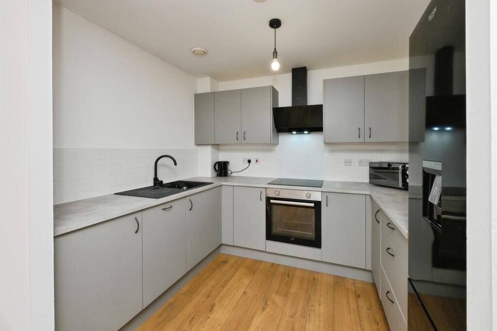 Apartment in St Albans - More