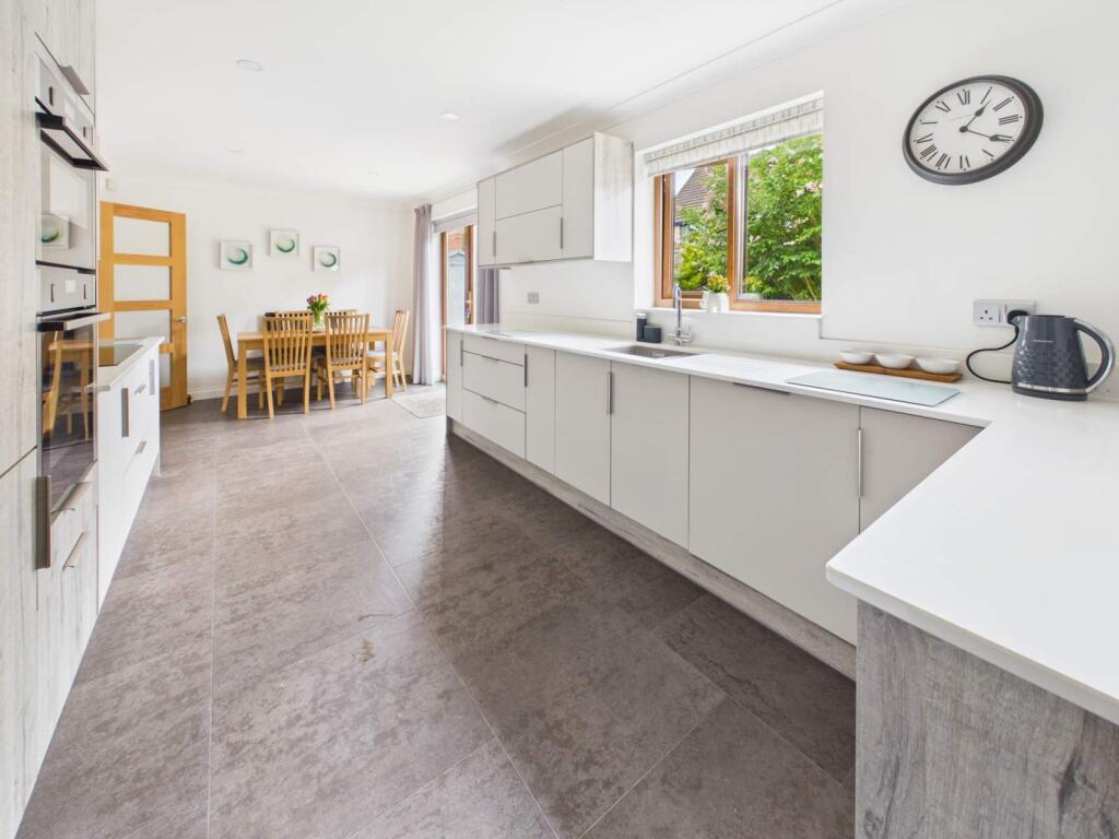 House in Cardiff. CF14, Rhiwbina - View 4