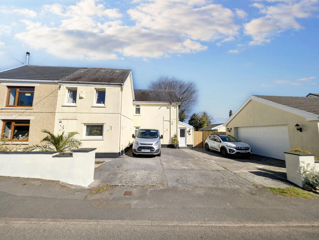 3-bed semi-detached on Heol Y Meinciau, Pontyates, Llanelli, SA15 5SN, £295,000