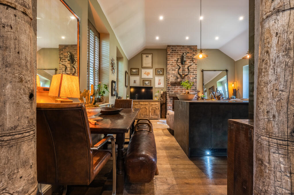 House in Worcester - View 4