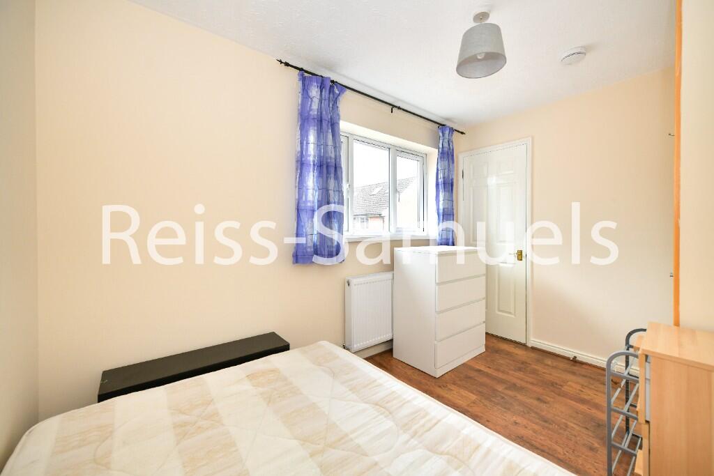 5 bedroom terraced house for rent