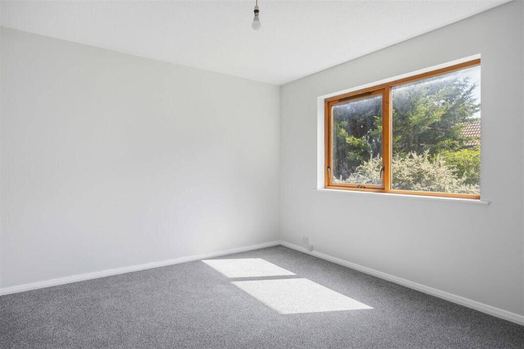 Apartment in Southall - View 3