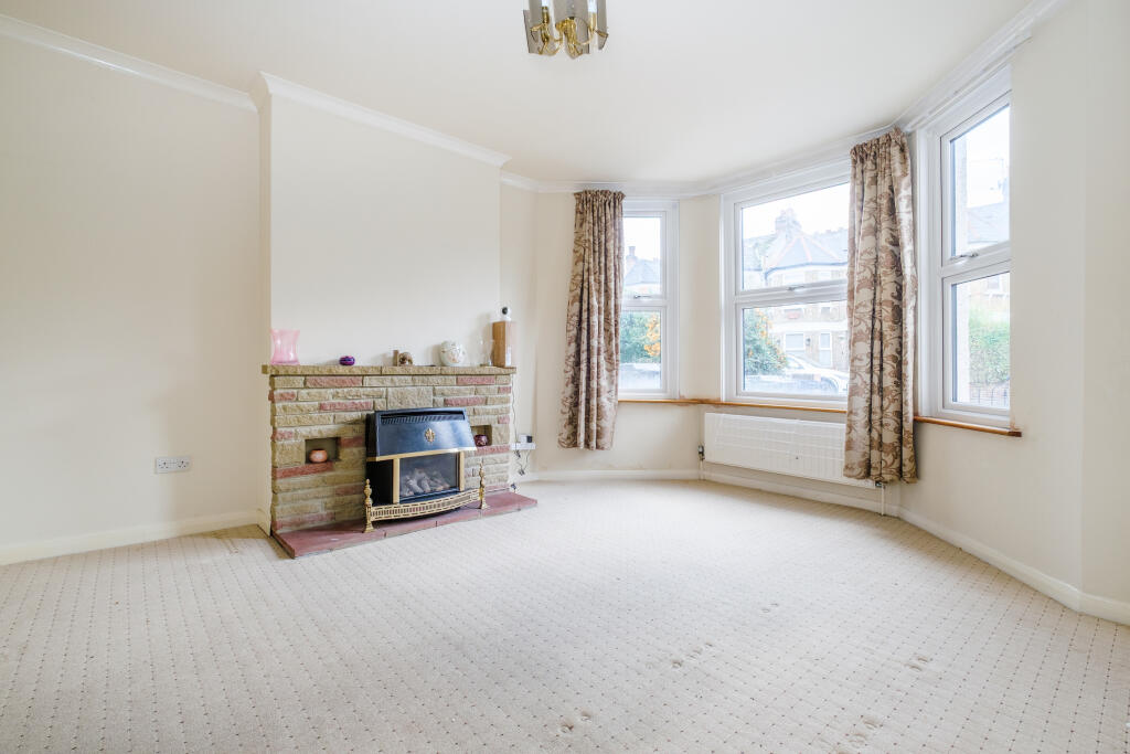 House in London, Colney Hatch - View 2