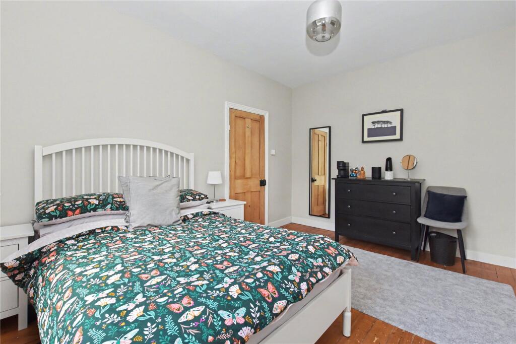 Vicarage View, Leeds - View 5