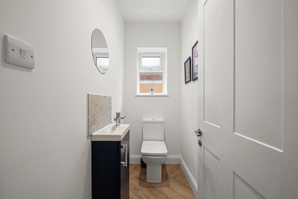 House in Kingston upon Thames - More