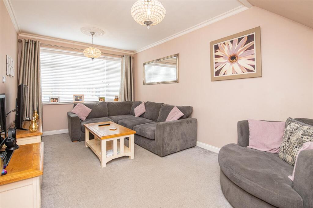 House in Kettering, Brambleside - View 6