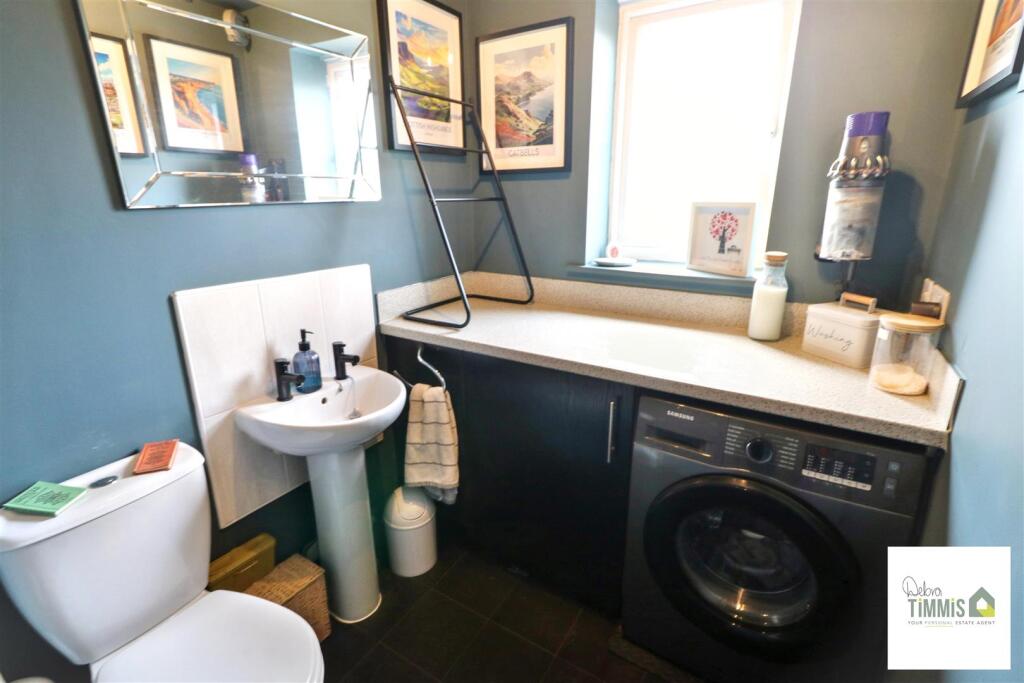 House in Stoke-on-Trent, Smallthorne - More