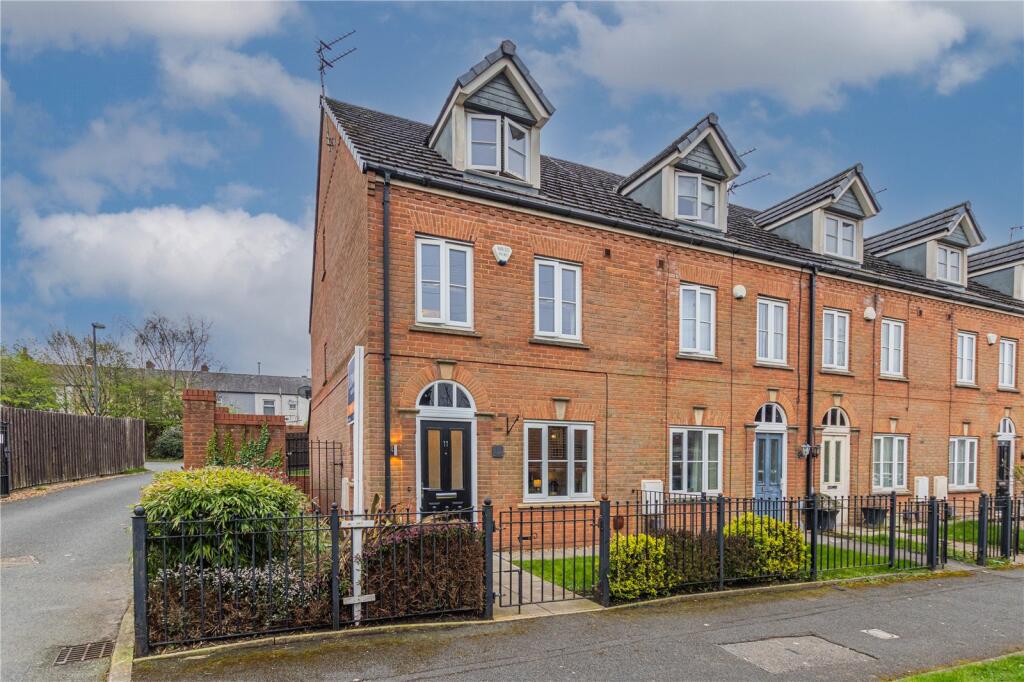 Main image of property: Rosebay Close, Royton, Oldham, Greater Manchester, OL2