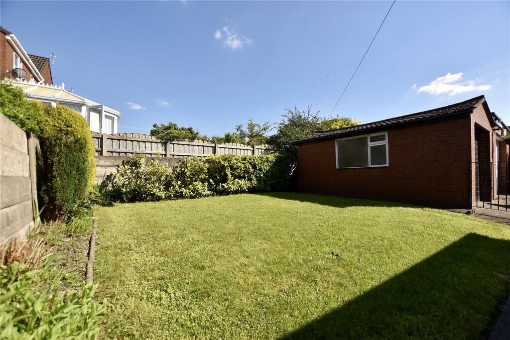 Cumberland Drive, Royton, Oldham, Greater Manchester, OL2 photo 2