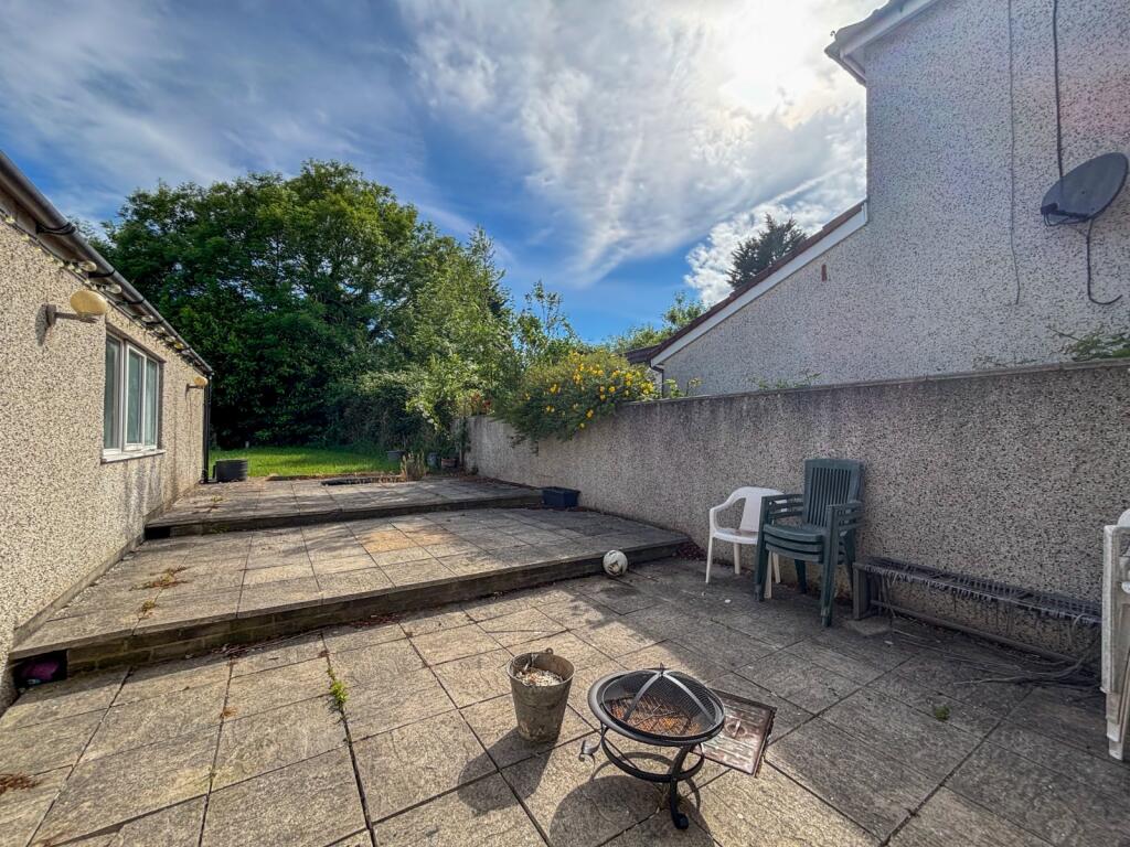 6 bedroom semi-detached house for rent
