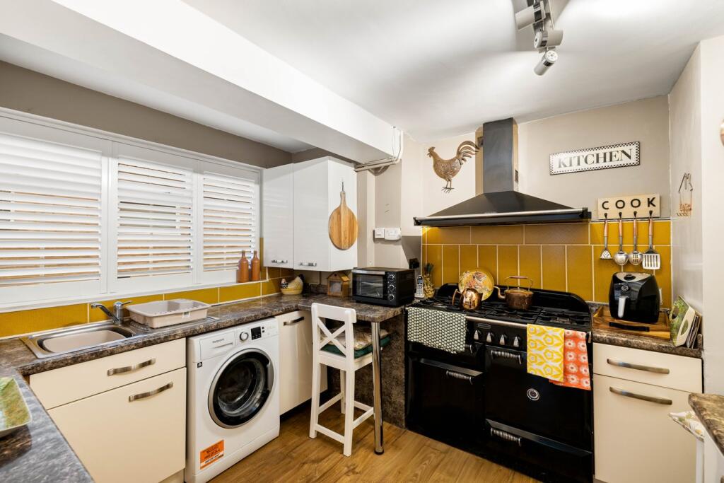 Moat Farm Road, Folkestone, CT19 - View 3