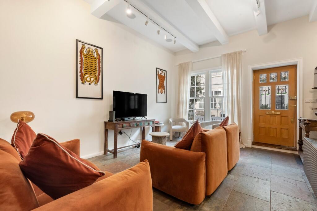 House in London - View 2
