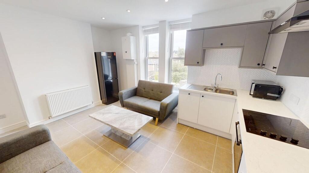 5 bedroom terraced house for rent