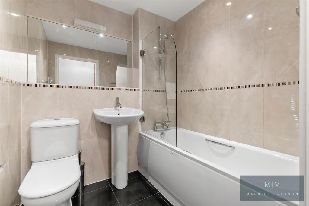 Apartment in Croydon, Addiscombe - More