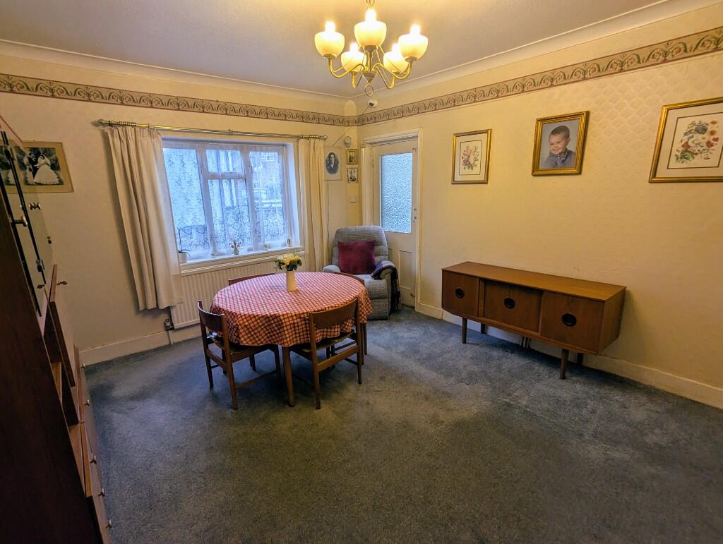 House in Waverley, Bargate Wood, Godalming - More