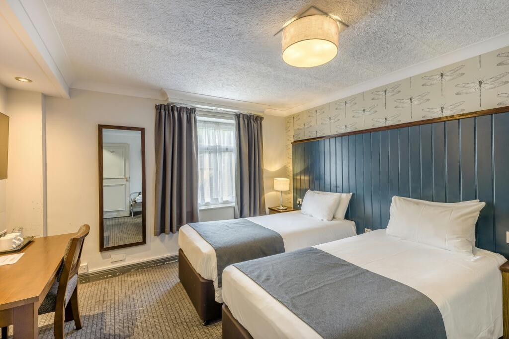 8692038-interior21.jpg