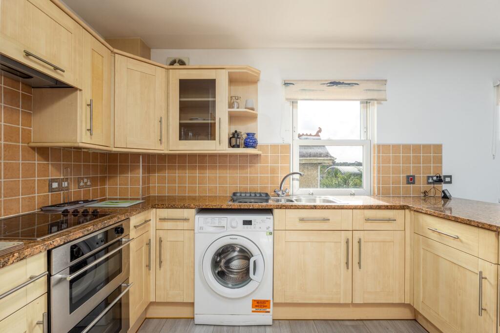 Apartment in Truro - View 5