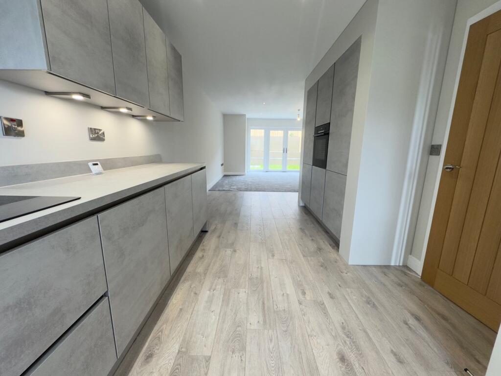 House in Bradford, Cullingworth - More