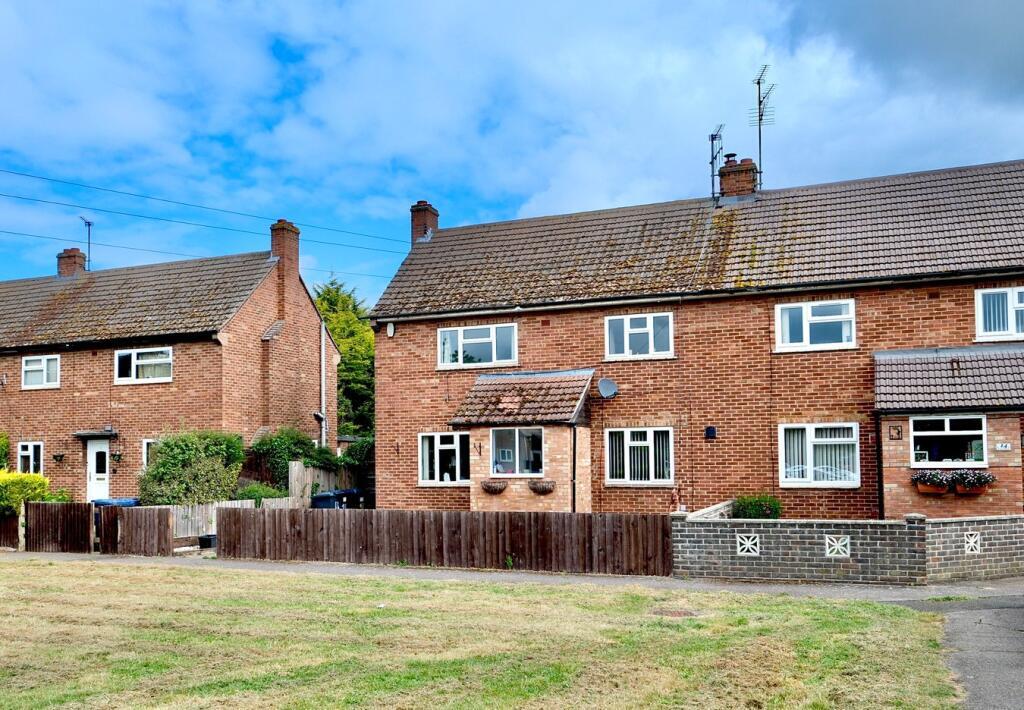 3-bed semi-detached on Fox Grove, Huntingdon, PE29, £355,000