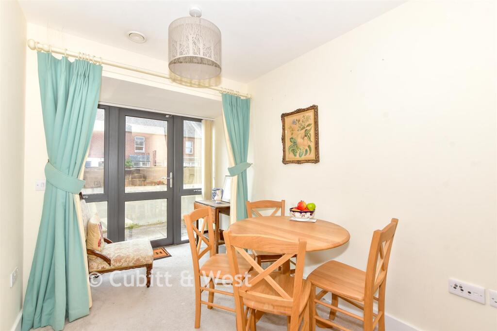 Apartment in Chichester, Midhurst - View 4