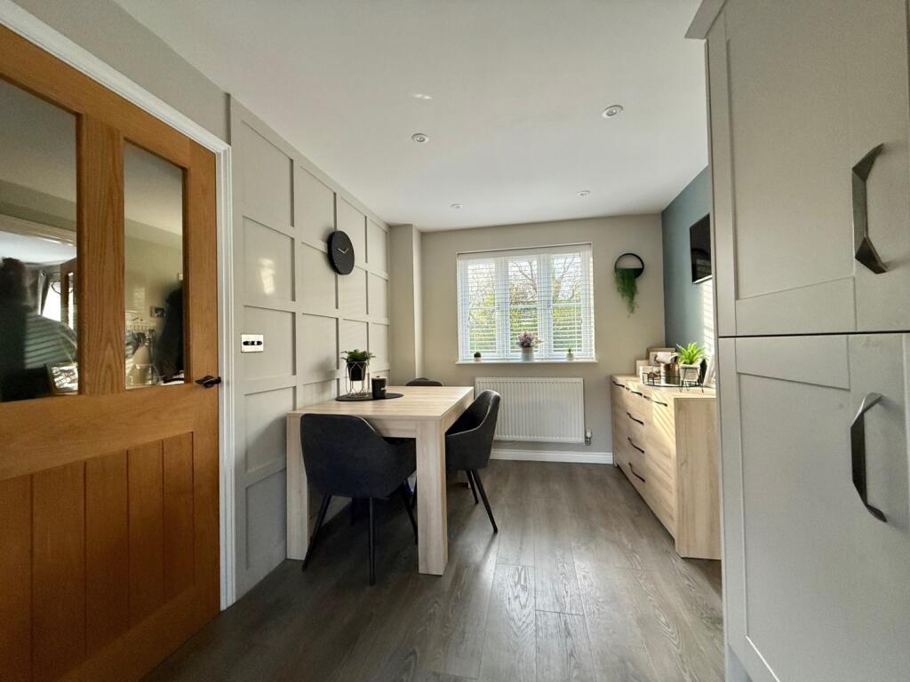Stocks Lane, Carterton, Oxfordshire, OX18 photo 3