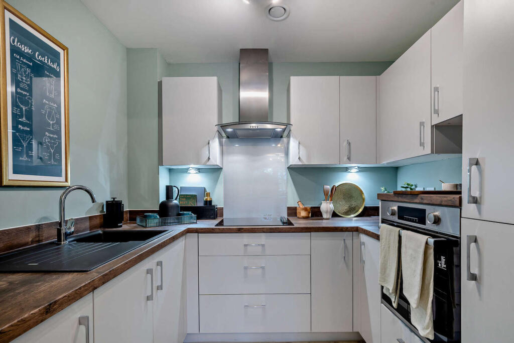 Apartment in Chester, Ellesmere Port - View 4
