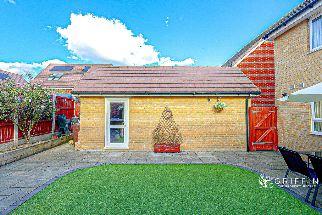 St. Andrews Way, Stanford-Le-Hope, SS17 photo 4
