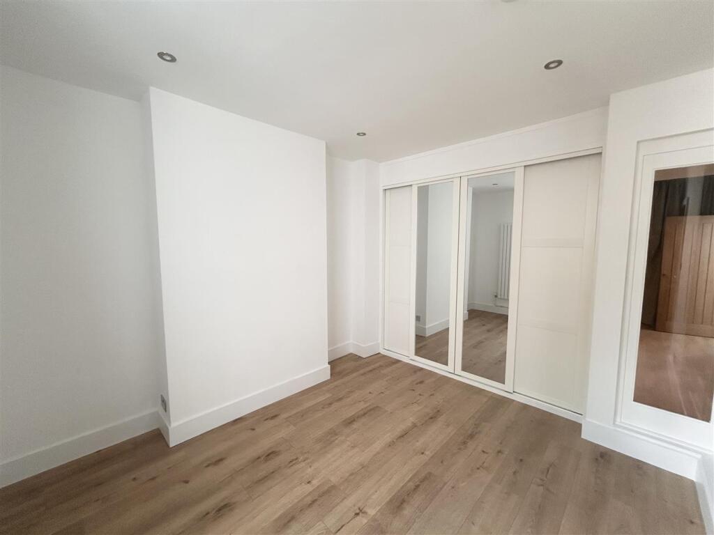 Apartment in Hove, Brunswick - View 5