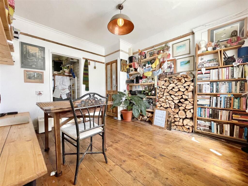 Apartment in Dorchester - View 3