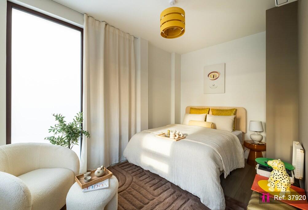 Apartment in London, Cottenham Park, Raynes Park - View 2